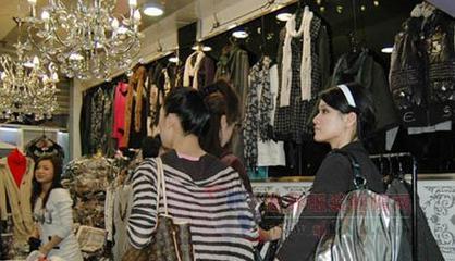 虎門(mén)富民時(shí)裝城首度公開(kāi)支持零售，攜手世界服裝鞋帽網(wǎng)推動(dòng)行業(yè)發(fā)展