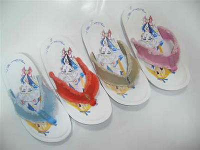 寶峰正單拖鞋與福州榮登貿(mào)易 一站式鞋帽服飾批發(fā)零售優(yōu)選